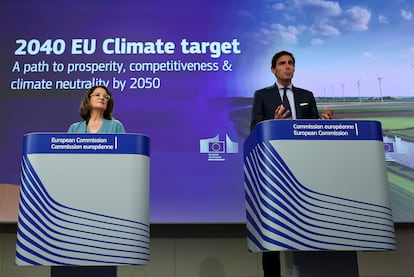 La vicepresidenta europea Teresa Ribera y el comisario de clima, Wopke Hoekstra, este miércoles en Bruselas. 