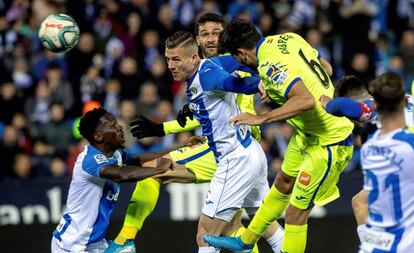 Cabrera anota el primer gol del Getafe ante el Leganés.