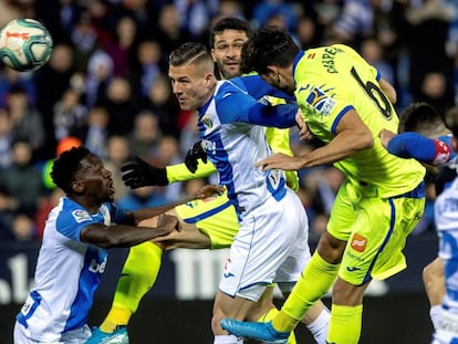 Cabrera anota el primer gol del Getafe ante el Leganés.