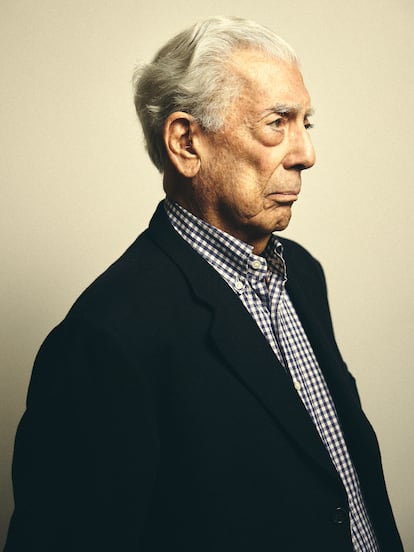 “Mi padre era un hombre muy rígido, muy duro, nada flexible. Mi vocación literaria fue una manera de resistir a su autoridad”, dice Vargas Llosa.