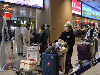 Viajeros en el aeropuerto de la ciudad china de Harbin el 11 de abril.
