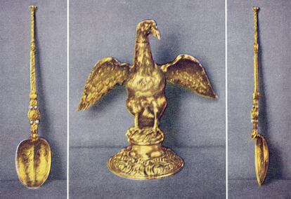 Imágenes de la ampolla y dos vistas de la cuchara de unción publicadas en el periódico 'The Queen The Lady's' en 1935. El recipiente de oro con forma de águila es el que emplea el arzobispo de Canterbury para verter el aceite de unción para el nuevo soberano británico en su coronación.