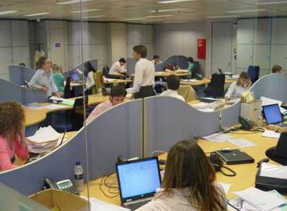 Trabajadores en las oficinas que ocupa Deloitte en Torre Picasso.