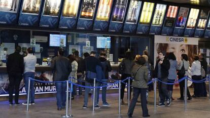 Colas en los cines Cinesa de Manoteras (Madrid), en una imagen de archivo.