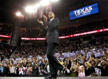 El senador Barack Obama, durante un acto de campaña en el Toyota Center de Houston (Tejas), el martes pasado.