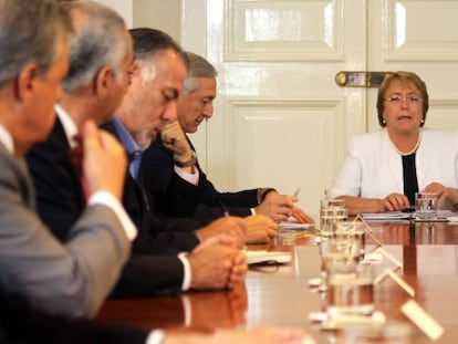 Michelle Bachelet, em reunião em seu gabinete.