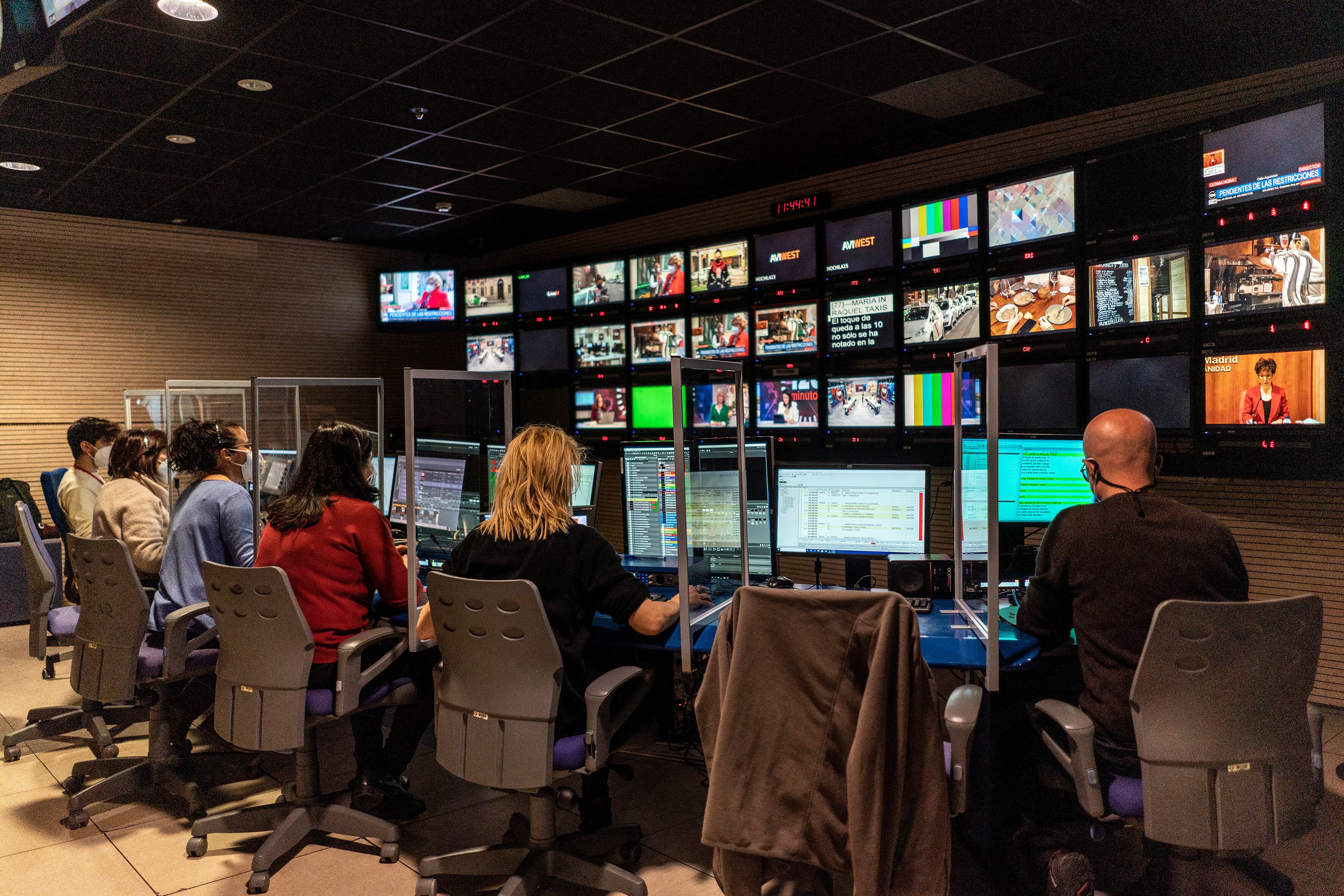 Sala de control del programa '120 Minutos', en Telemadrid.