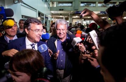 Felipe Gonz&aacute;lez no aeroporto de Caracas.