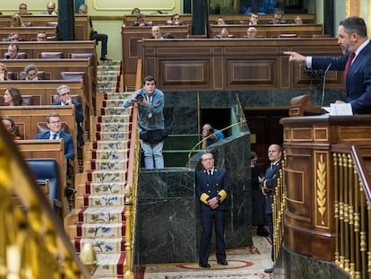 El líder de Vox, Santiago Abascal, intervenía este martes en el Congreso ante la mirada del líder del PP, Alberto Núñez Feijóo.