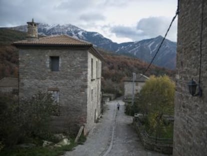 La banda ancha avanza en España de forma desigual. La orografía y la dispersión dificultan su despliegue en el mundo rural, que demanda conectividad para su desarrollo