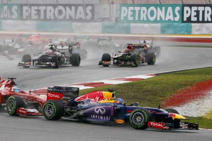 El toque entre Alonso y Vettel que le costó la carrera al asturiano.