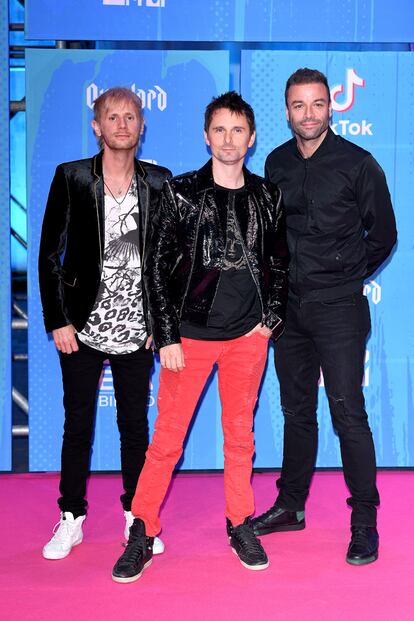 Dominic Howard, Matt Bellamy y Chris Wolstenholme de la banda Muse.