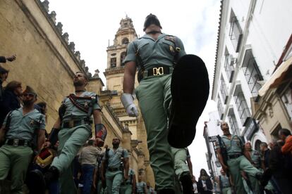 Legionarios en la procesión del Viacrucis en Córdoba.