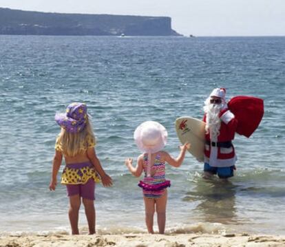 Papá Noël haciendo surf en Sidney