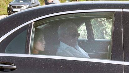 Mario Vargas Llosa i Isabel Preysler, en el moment de la seva arribada a la boda.