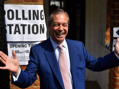 El líder del Partido del Brexit, Nigel Farage, este jueves en un centro de votación en el sureste de Inglaterra.