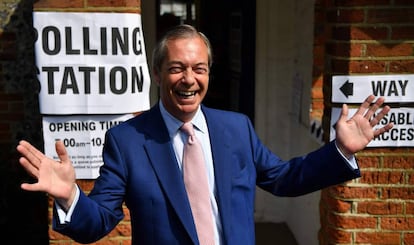 El líder del Partido del Brexit, Nigel Farage, este jueves en un centro de votación en el sureste de Inglaterra.