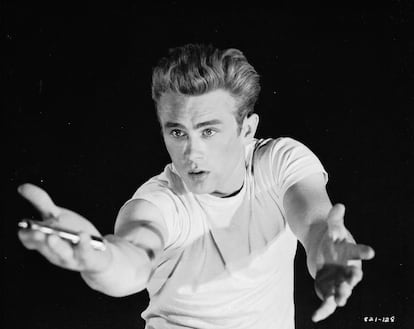 1955:  American actor James Dean (1931 - 1955) in an emotional pose.