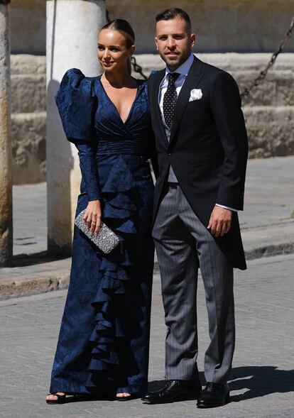 El futbolista Jordi Alba y su pareja, Romarey Ventura.