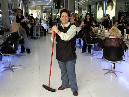 Gloria, inmigrante ecuatoriana, empleada de uan contrata de limpieza.