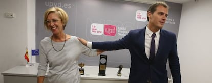 Rosa Díez (UPyD) y Albert Rivera (Ciudadanos) en una reunión para estudiar un posible pacto.