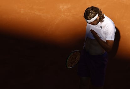 Tsitsipas, durante la final en París contra Djokovic.