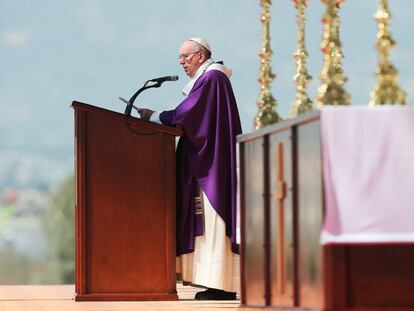 O papa Francisco reza uma missa em Ecatepec, Estado de México.