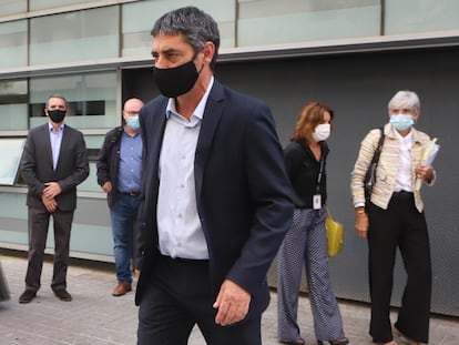 Josep Lluís Trapero, 'mayor' de los Mossos, sale de la comisaria tras conocer la sentencia de absolución por parte de la Audiencia Nacional.