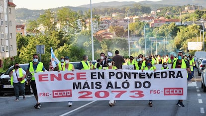 Manifestación de trabajadores de Ence a favor de la prórroga a la concesión de la fábrica de Lourizán.