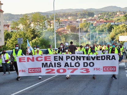 Manifestación de trabajadores de Ence a favor de la prórroga a la concesión de la fábrica de Lourizán.