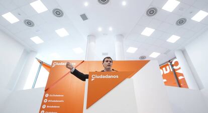 Albert Rivera, presidente de Ciudadanos, durante una rueda de prensa en la sede de su partido.