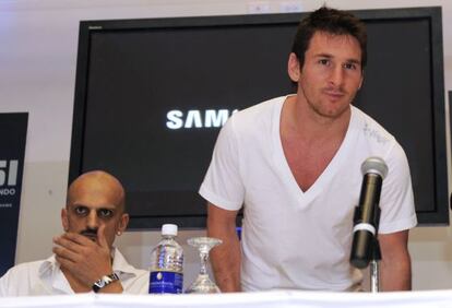 Messi y Guillermo Mar&iacute;n, en una rueda de prensa en julio de 2010 en Panam&aacute;. 