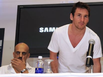 Messi y Guillermo Mar&iacute;n, en una rueda de prensa en julio de 2010 en Panam&aacute;. 