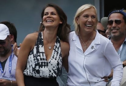 Martina Navratilova y, a la izquierda, Julia Lemigova, en el pasado US Open.