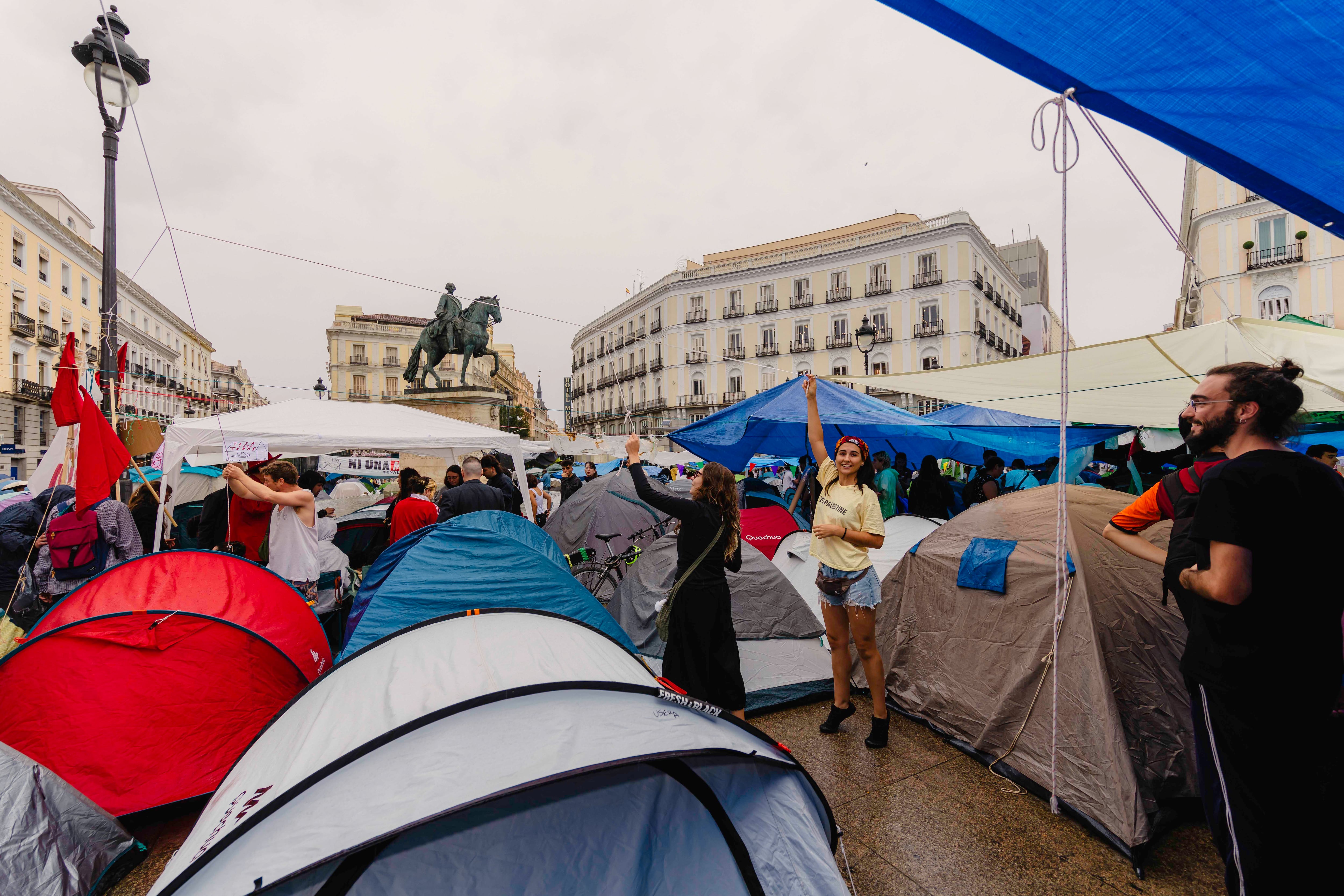 Acampada en Sol por la vivienda, en directo | El Sindicato de Inquilinas advierte al Gobierno sobre el decreto de vivienda: “No vamos a aceptar migajas”