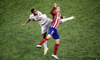 Danilo y Fernando Torres durante la final de la Champions.