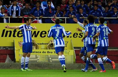 Agirretxe celebra el segundo gol de la Real