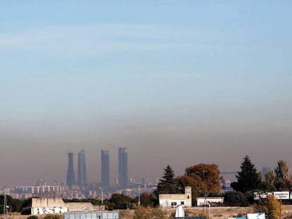 Vista de la capa de contaminación que cubre la ciudad de Madrid.