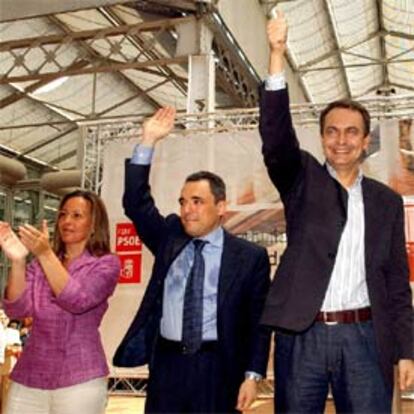 Zapatero, Rafael Simancas y Trinidad Jiménez (de derecha a izquierda), hoy en Madrid.