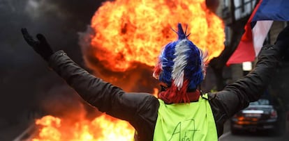 Um 'colete amarelo' durante protesto em Burdeos, em 29 de dezembro.