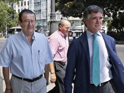 El exdirector gerente de Vaersa, Juan Miguel Bellver, a la izquierda, cuando acudi&oacute; a declarar.