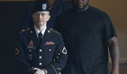 El soldado Bradley Manning a la salida de los juzgados de Fort Meade.