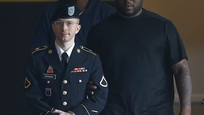 El soldado Bradley Manning a la salida de los juzgados de Fort Meade.