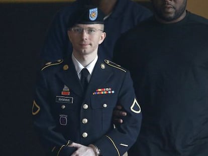El soldado Bradley Manning a la salida de los juzgados de Fort Meade.