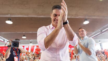 Pedro Sánchez y Juan Lobato, durante la apertura de campaña del PSOE, en Madrid.