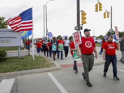 Trabajadores de la planta de Detroit-Hamtramck Assemby, durante las protestas contra la empresa automovilística. 