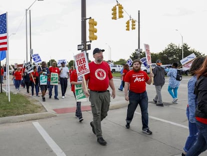 Trabajadores de la planta de Detroit-Hamtramck Assemby, durante las protestas contra la empresa automovilística. 