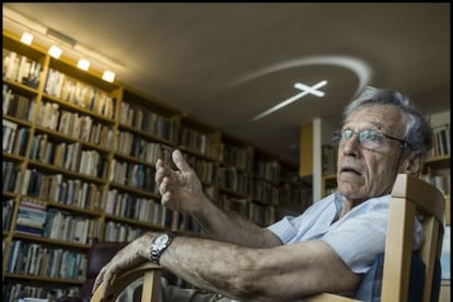 Amos Oz, durante la entrevista en su casa en Tel Aviv.