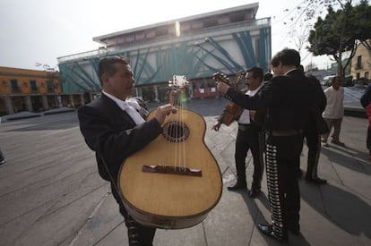 Mariachis en la plaza de Garibaldi, M&eacute;xico DF.