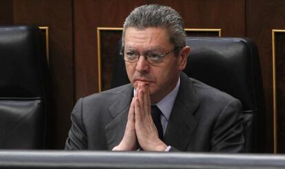 Alberto Ruiz-Gallard&oacute;n, en un pleno del Congreso.